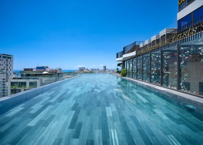 Hotel suites Golden Lotus Grand Da Nang - Panoramic Rooftop Bar & Daily Afternoon Tea