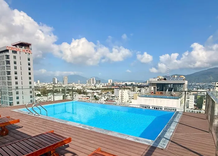 Resort: Golden Rose Hotel